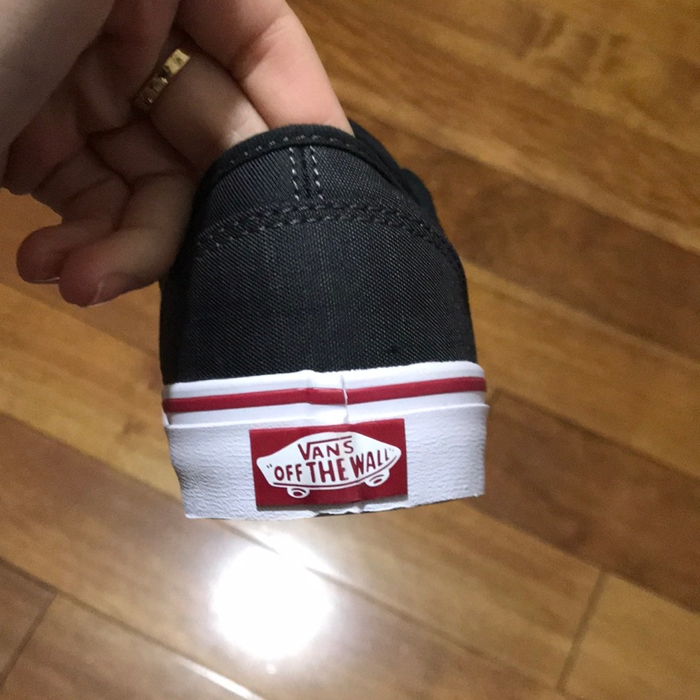 Vans - Picture 3 of 6
